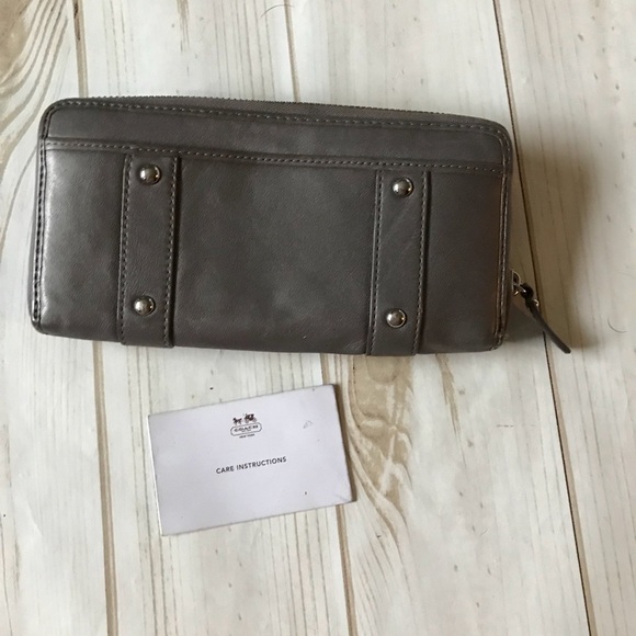 Coach Zoe Wallet - Picture 2 of 4